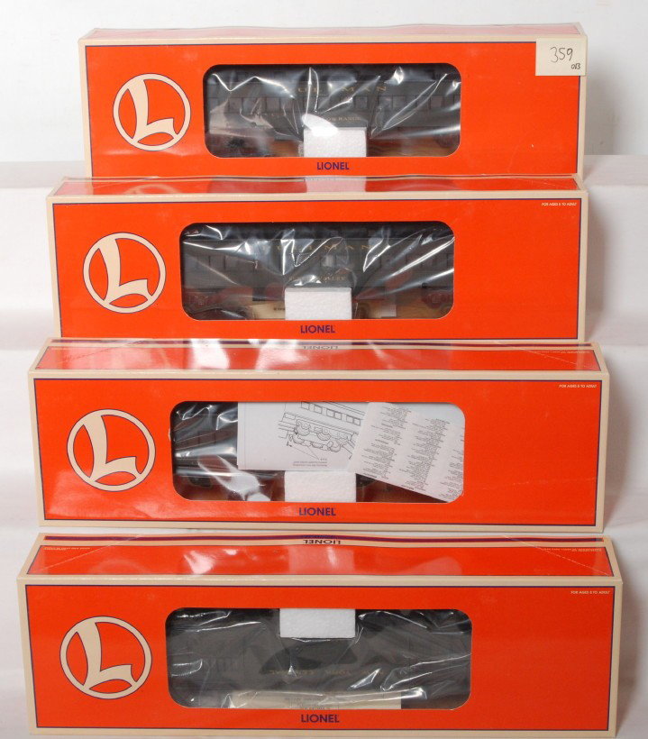Lionel 19060 NYC Commodore Vanderbilt pass 4 pack: Lionel modern O gauge 19060 New York Central Commodore Vanderbilt Pullman passenger four pack in OB. Cars appear to be very high C8-9, very faint roller marks, might be factory test only.
