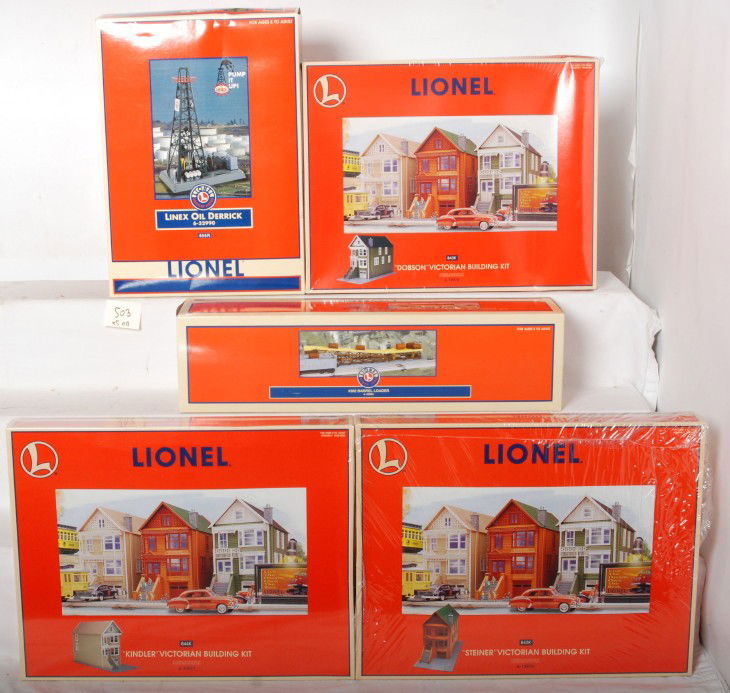 5 Lionel acc. 32990 derrick, 32996 barrel loader e: Lionel modern O gauge accessories in OBs. Includes 32990 Linex oil derrick, three sealed Victorian building kits 12975, 12976, 12977, and 32996 barrel loader. Items are generally C9-10 and unused. Som