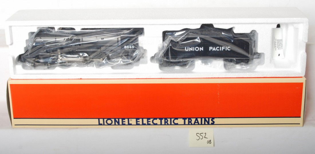 Lionel 18640 Union Pacific 4-6-2 steam locomotive: Lionel modern O gauge 18640 Union Pacific steam locomotive in OB. Loco features smoke and whistle. Loco is factory wrapped and appears C9-10.