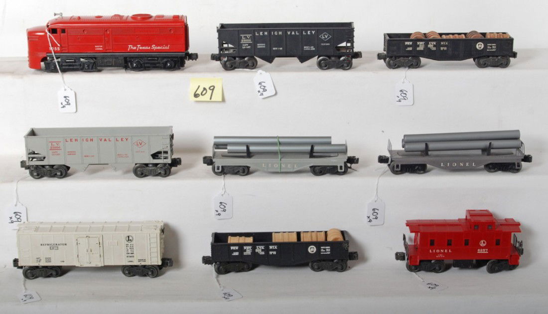 Lionel 1055, 6472, flatcars, 2452, 2452, 2456, 645: Postwar Lionel O gauge No. 1055 MKT The Texas Special diesel Alco A unit with 6472 reefer, two gray unnumbered flatcars, two 2452 Pennsylvania gondolas (one has a chipped shell), 2456 Lehigh Valley ho
