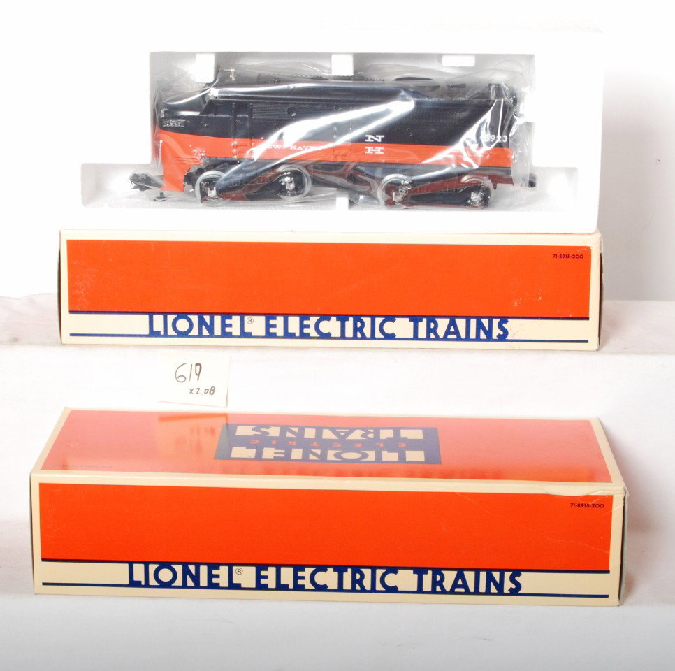 Lionel New Haven 18922 18923 Alco A-A set: Lionel modern O gauge New Haven 18922 and 18923 Alco A-A set in OBs. Locos are unrun C9-10. OBs have light corner and edge wear.