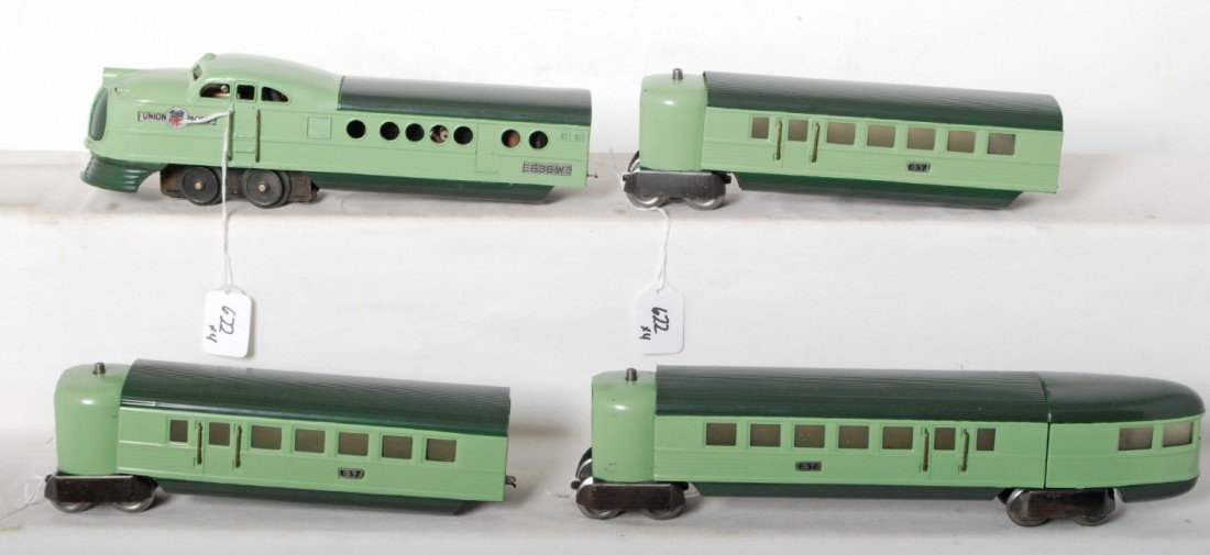 Lionel 636-W Union Pacific articulated diesel in 2: Prewar Lionel O gauge No. 636-W articulated diesel passenger locomotive with two 637 coaches and a 638 observation car in two tone green paint scheme, repainted to look nice C6-7.