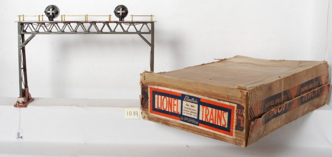 Lionel S.G. No. 440 position light signal bridge : Prewar Lionel standard gauge No. 440 position light signal bridge in original box, super clean and shiny C6+. Box is very square and solid with no missing flaps.