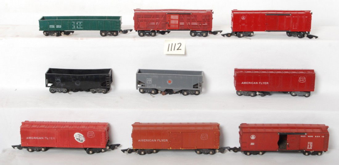 American Flyer 642, 642, 642, 633, 633, 632, 632,: Postwar American Flyer S gauge freight cars with missing steps, chipped catwalk ends, chipped and cracked shells, distortion to shells, etc. Cars are still clean and usable C5-6. Two 642 reefers, 642