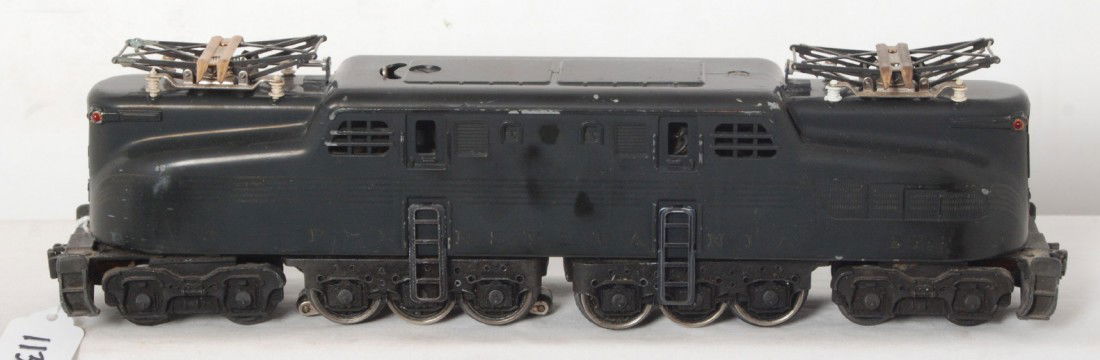 Lionel No. 2332 black Pennsylvania GG-1 electric: Postwar Lionel O gauge No. 2332 black Pennsylvania GG-1 electric locomotive, little stripes or numbers. Very clean locomotive, C5-6.
