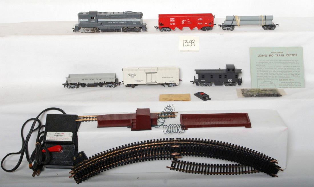 Lionel HO scale 5755 boxed train set: Lionel postwar HO gauge boxed set 5755 with a nice set box and insert, 0598 New York Central, flat car with pipes, 0366 automatic milk car, 0301 PRR dump car, 08361 Alaska hopper, 0840 NYC caboose in