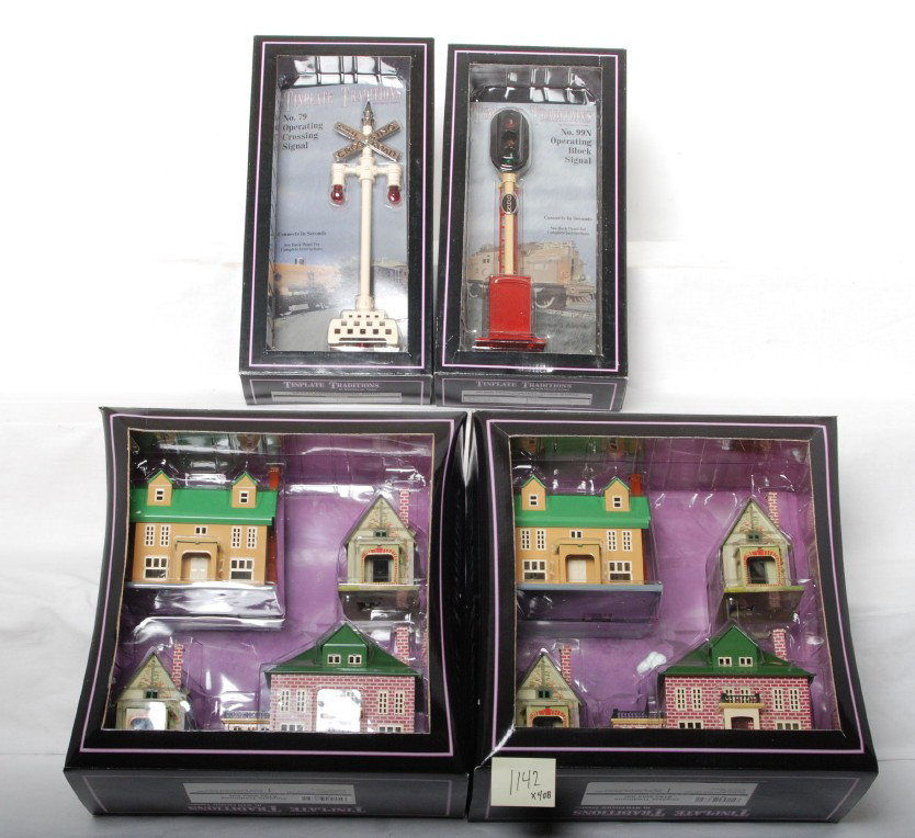 MTH Tinplate villas and signals 10-1110, 10-1048,: MTH modern standard gauge tinplate Villa sets and signals. Includes two 10-1110 No. 192 villa sets, 10-1046 No. 79 highway flasher, and 10-1048 No. 99 block signal. Items are C8-9 condition with very 