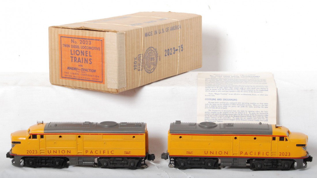 NICE Lionel 2023 Union Pacific Alcos, OB: Outstanding Lionel postwar O gauge 2023 Union Pacific Alco AA units. Great lettering and paint that is all original. C8. OB is 1950 Kraft with inserts and all flaps intact C9. Includes instruction she