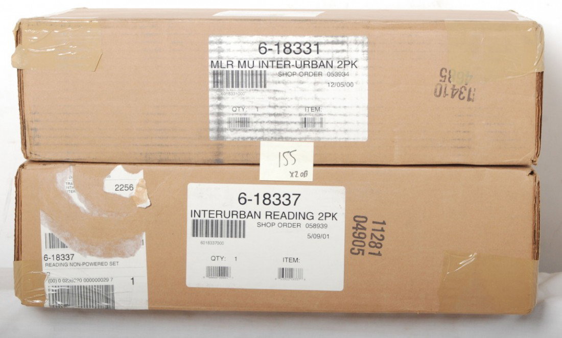 4 Lionel Reading interurban cars 18331 18337: Lionel modern O gauge Reading interurban cars in OBs. Includes 18331 powered set and 18337 non powered set. Cars are factory sealed in the master cartons C10.
