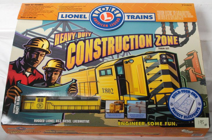 Lionel 21902 Construction train set: Lionel modern O gauge 21902 Construction set in OB. Set is sealed in plastic and assumed C10.
