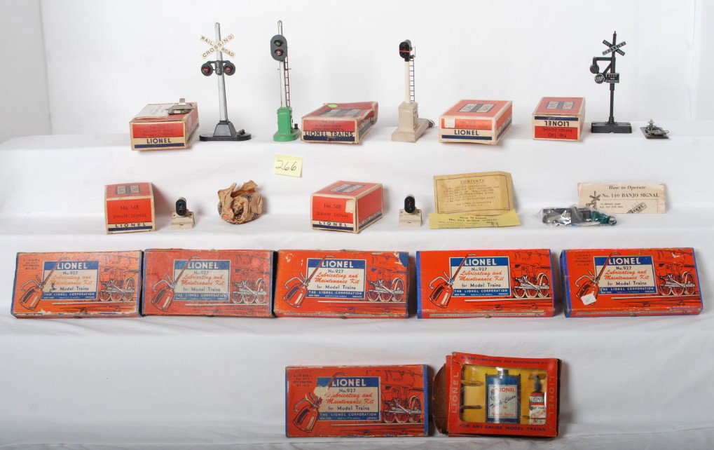 Lionel accessories in OB and 927 maintenance kits.: Postwar Lionel O gauge operating accessories in original boxes with some components and seven maintenance kits in original packages. 140 banjo signal, two 148 dwarf signals, 153 auto block signal, 154