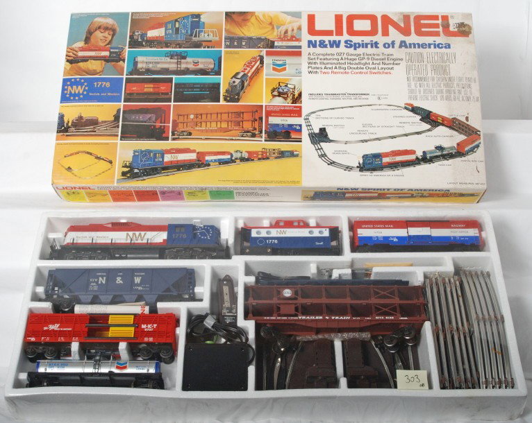 Lionel N&W Spirit of America Set 1584: Lionel modern O gauge 1584 N&W Spirit of America set in OB. Set is factory sealed in celo C10, however set lid has some light wear and staining in the upper corner.