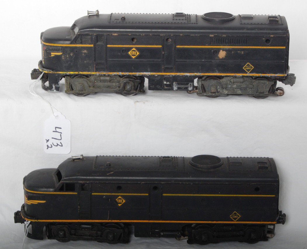 Lionel 2032 Erie diesel Alco A units: Postwar Lionel O gauge 2032 Erie diesel Alco A units with rust and oxidation on powered unit chassis. Please view the photos of the items in this lot, the items are sold as is shown with no returns.