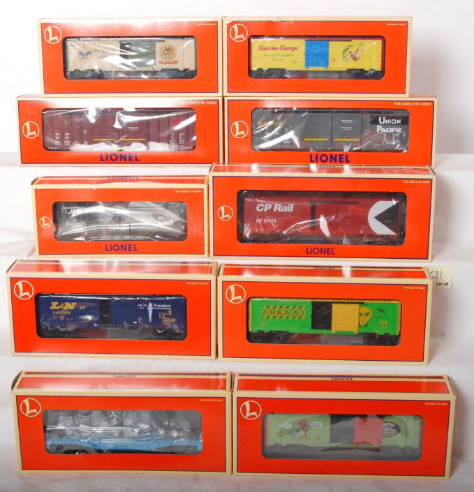 10 Lionel freight cars 17232, 26206, 16793, etc.: Lionel modern O gauge freight cars in OBs. Ten cars include 17231 Wisconsin Central boxcar, 26237 Boy Scout boxcar, 52172 TCA Louisville and Nashville boxcar, 17232 Southern Pacific boxcar, 26206 Curi