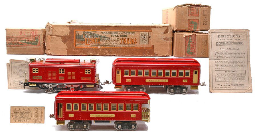 Lionel Red Pass Set 347 8 337 338 Boxed: Lionel prewar standard gauge red passenger set no. 347 passenger set in individual OBs and set box containing; no. 8 electric 0-4-0 loco, 337 Pullman, 338 observation and instruction booklets. The car