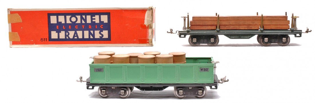 Lionel 511 Lumber Car OB 512 Gr. Gondola: Lionel prewar standard gauge 511 dark green lumber car with wood load and brass trim in OB and a 512 green gondola with eight wooden barrels and nickel trim. Both cars have nickel journals. The flatca