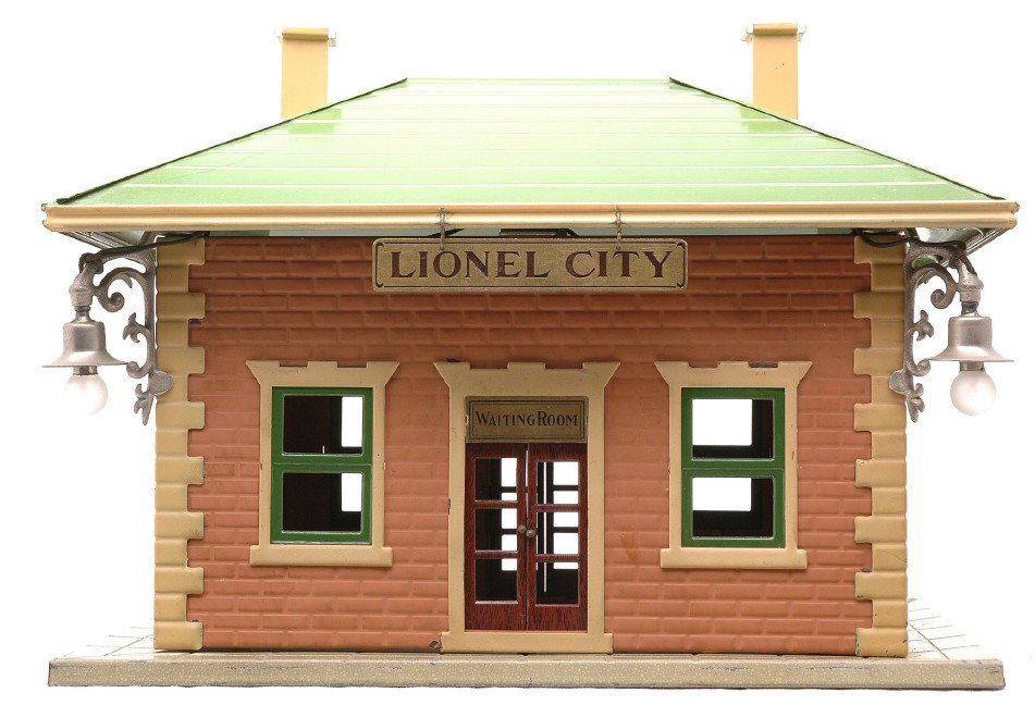 Lionel 124 Station with Speckled Tan Base: Lionel prewar standard gauge 124 station with a speckled tan base, terra cotta walls, cream trim, wood grained doors, pea green roof and nickel light fixtures. The station is C7.