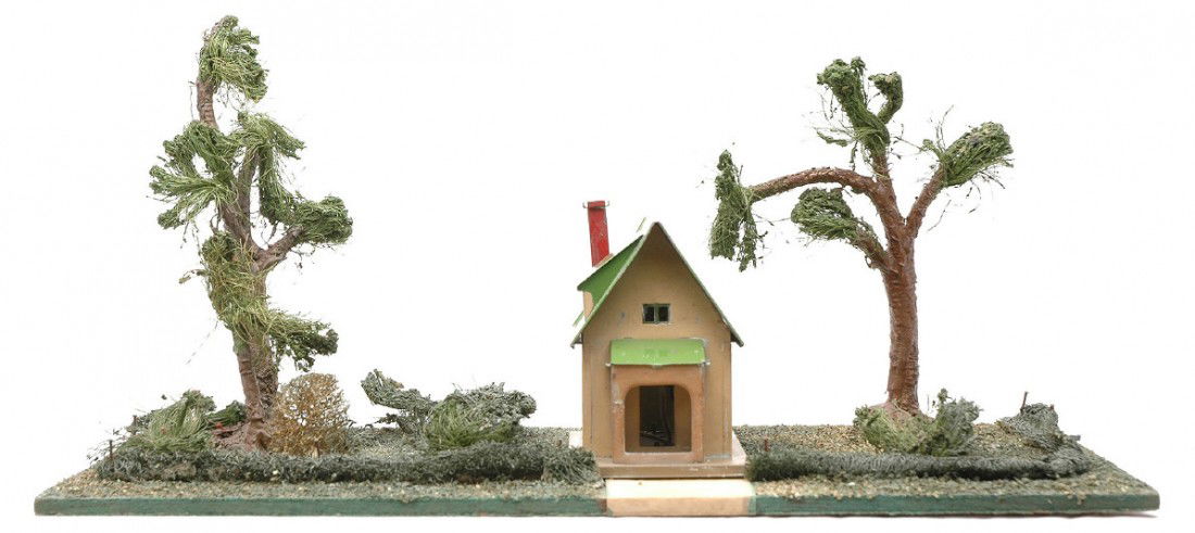 Lionel 913 Illuminated Bungalow Landscaped Plot: Lionel prewar 913 Illuminated bungalow landscaped plot that has a 184 bungalow with Mojave base, cream walls and pea green roof. The plot has spray paint on the base. The bungalow and plot are C6.