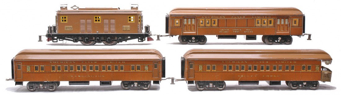 Am Flyer The Chief Presidents Special Set 4039: American Flyer prewar wide gauge The Chief PresidentÕs Special lithographed tan passenger set no. 4039, circa 1926 containing; 4039 electric 0-4-0 loco, 4080 baggage, 4081 Washington Pullman and a 40