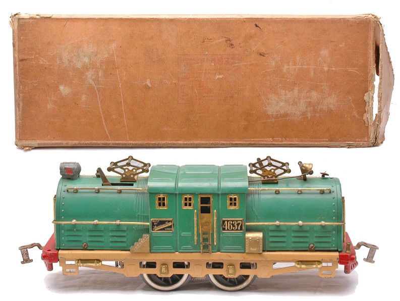 Am Flyer Prewar 4637 Shasta Electric Loco: American Flyer prewar wide gauge 4637 green 0-4-0 electric Shasta loco with a Rookie tan frame. The loco is missing one headlight. The frame has some surface rust and is C5 and the cab is C6. The Shas