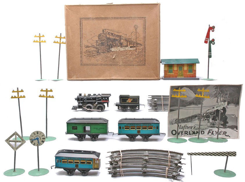 Hafner OF Passenger Set w/Accessories OB: Hafner Overland Flyer prewar O gauge passenger set in set box containing; 110 cast iron clockwork 0-4-0 steam loco, 1190 Chicago North Western Line tender, three four wheel lithographed passenger cars