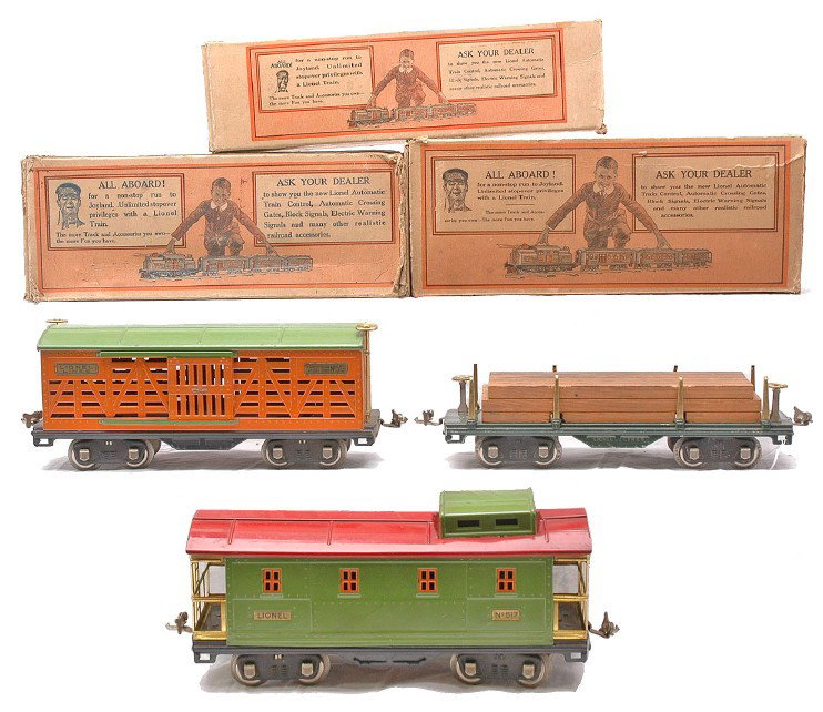 Lionel 511 Flatcar 513 Cattle 517 Caboose OBs: Lionel prewar standard gauge 500 series freight cars including; 511 dark green flatcar with wood load, 513 orange cattle car with pea green roof and a 517 pea green caboose with a red roof all in worn