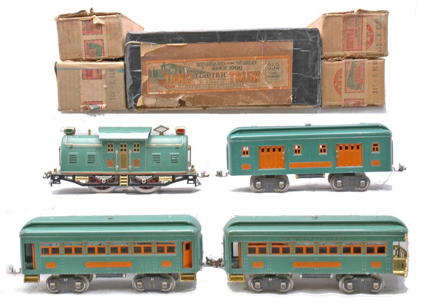 Lionel Peacock Passenger Set no. 352 Boxed: Lionel prewar standard gauge peacock passenger set no. 352 in individual boxes and set box containing; 10E electric 0-4-0 loco, 332 baggage, 339 Pullman and a 341 observation. The cars have orange ins