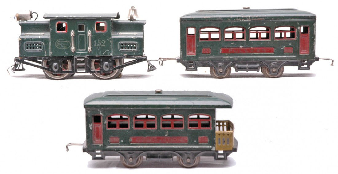Lionel Dark Green Pass Set 92 152 623 630: Lionel prewar O gauge dark green passenger set no. 92 containing; 152 New York Central Lines 0-4-0 electric loco with nickel trim, 629 Pullman and a 630 observation. The set has maroon inserts and the