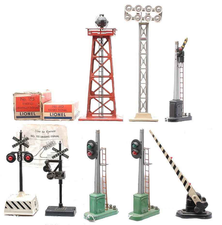 Lionel Accessories 155 140 252 151 2-153 195 494: Lionel postwar accessories including; 155 ringing highway signal and 140 banjo signal both in OBs, 252 crossing gate, 151 semaphore, two 153 automatic block control signals, 195 floodlight tower and a