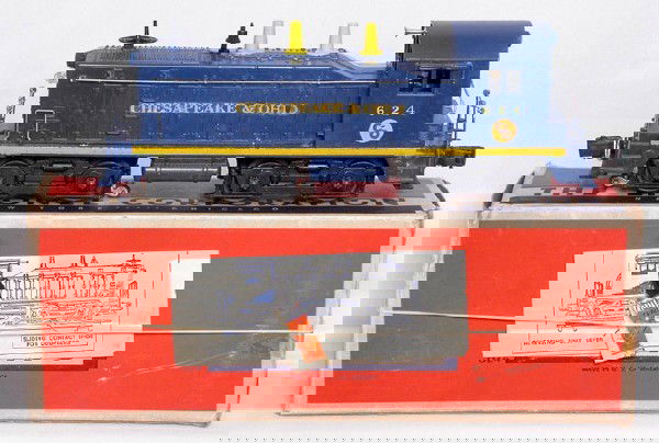 Unrun Lionel 624 Chesapeake and Ohio, OB: Lionel 624 Chesapeake and Ohio diesel switcher, decal version has a 99% decal, does need some cleaning C8. OB C7+ with insert, inst. sheet and lube tube.