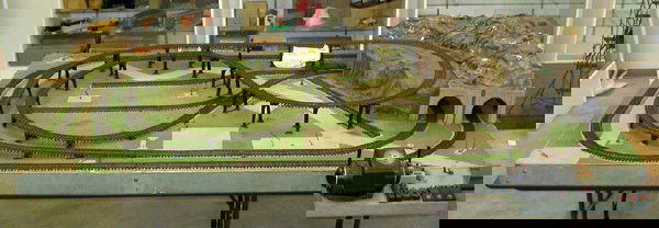lionel dealer display layouts