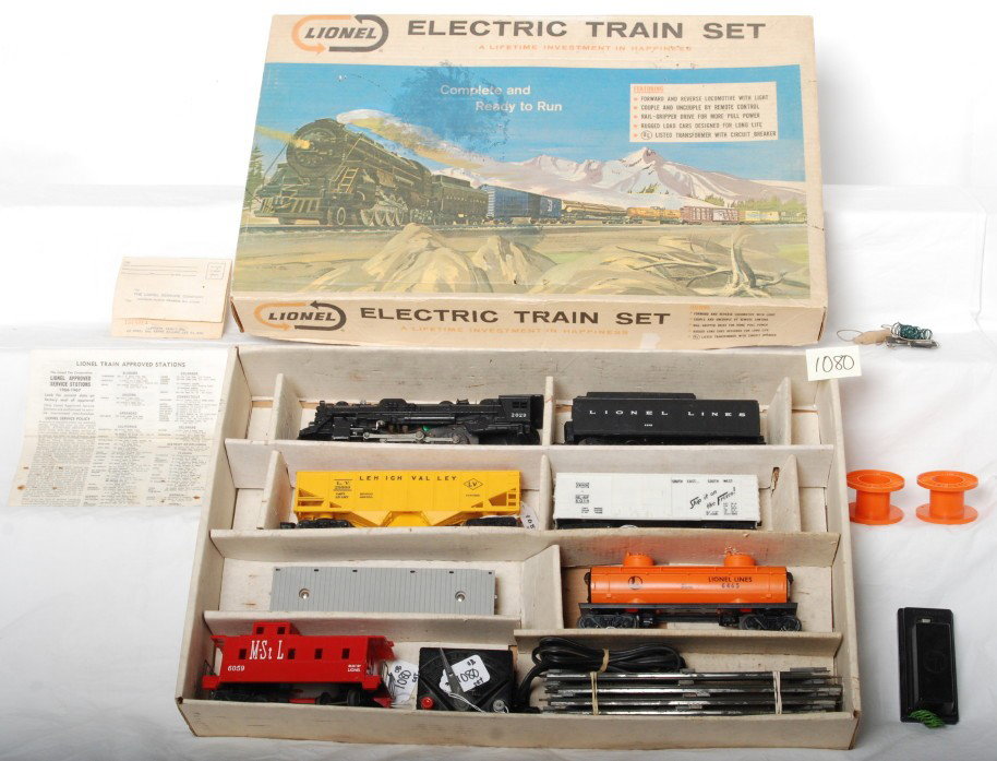 Lionel 11500 7-unit steam freight w/... in OB, 20: Postwar Lionel O gauge 11500 7-unit steam freight set with headlight, whistle, and smoke in original box with insert and components, C6-7. Set is comprised of 2029 steam loco, 234W whistle tender, unn