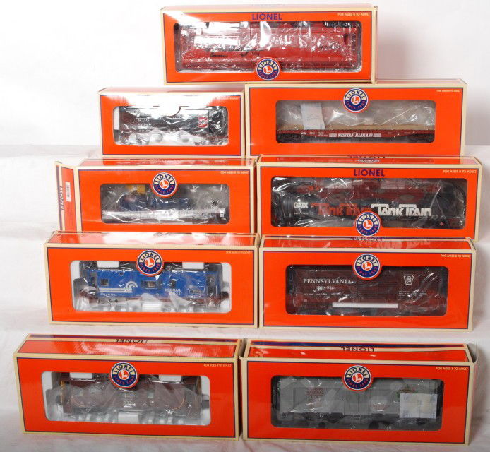 9 Lionel freight cars 17642, 17337, 19647, etc.: Lionel modern O gauge freight cars in OBs. Nine cars include 17573 Western Maryland PS-4 flat, 36734 Santa Fe searchlight car, 17024 Reading hopper, 17642 Conrail bay window caboose, 19647 GATX tank t