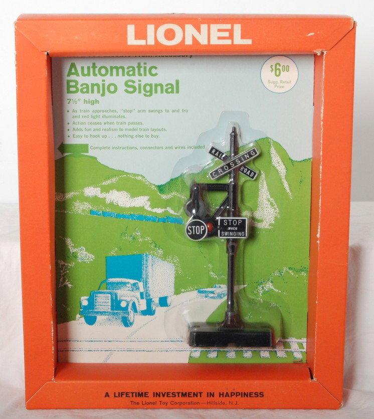 Lionel B140 Automatic Banjo Signal on blister: Postwar Lionel O gauge B140 Automatic Banjo Signal on picture frame blister pack, accessory looks C9-10. Frame looks C9 area.