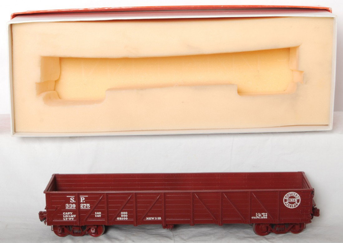 Precision Scale Southern Pacific drop bottom gond: Precision Scale Co. modern one gauge / G scale Southern Pacific drop bottom gondola in OB. Catalog number is 98507. Gondola is C8-9 with some run time. Box has some wear and light spotting.