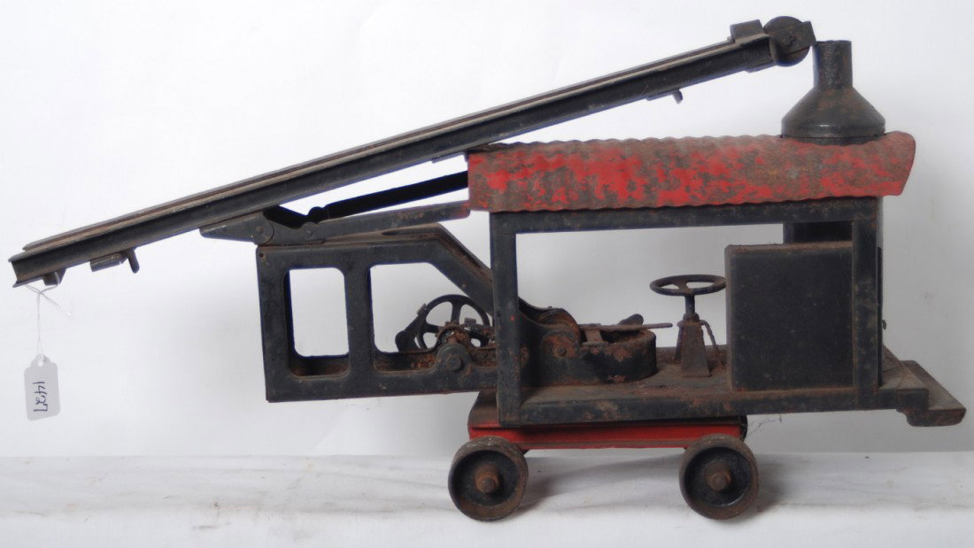 Buddy L steam pile driver in original condition: Buddy L steam pile driver in original condition. Appears to be some original paint. Surface rust and some missing parts. Please view the photos of the items in this lot, the items are sold as is shown