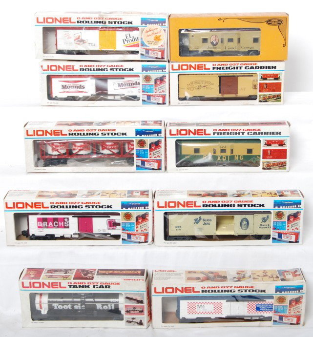 10 Lionel freight cars 9886, 9816, 5705, 6421, etc: Lionel modern O gauge freight cars in OB. Ten freight cars include 7782 TCA Carlisle Finch boxcar, 9886 Mounds reefer, 9193 Budweiser vat, 6439 Reading caboose, 6421 JLC caboose, 5705 Ball Glass reefe