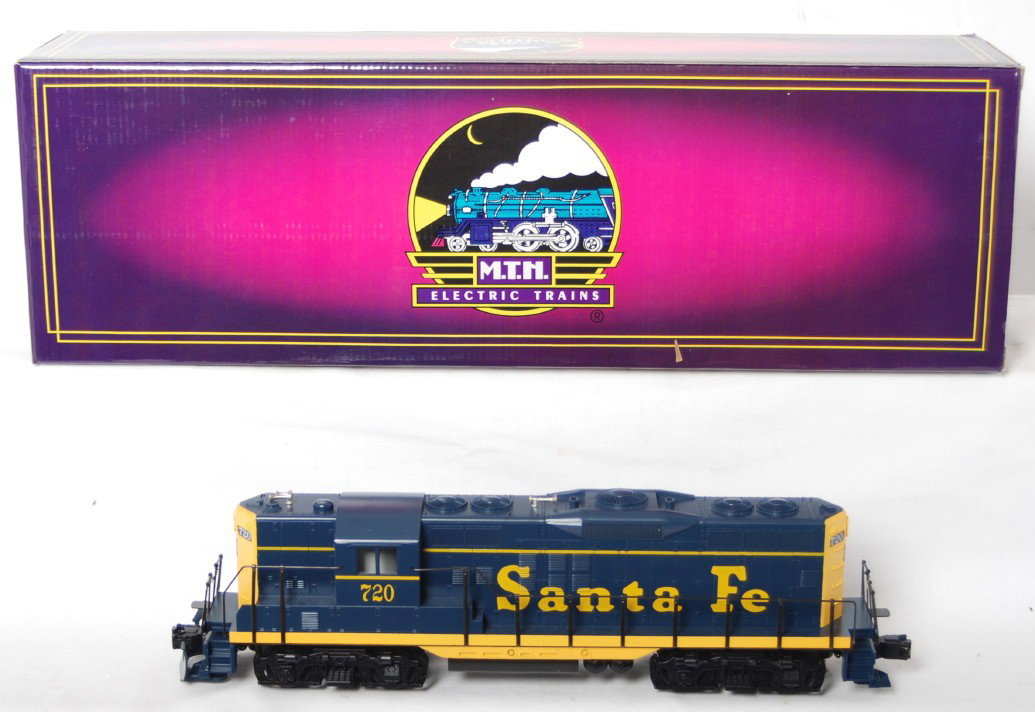 MTH Santa Fe GP-9 with Proto: MTH modern O gauge No. 720 Santa Fe GP-9 diesel locomotive in OB. Loco features Protosound, Protocouplers, and more. Loco is C8-9 with very light run time.