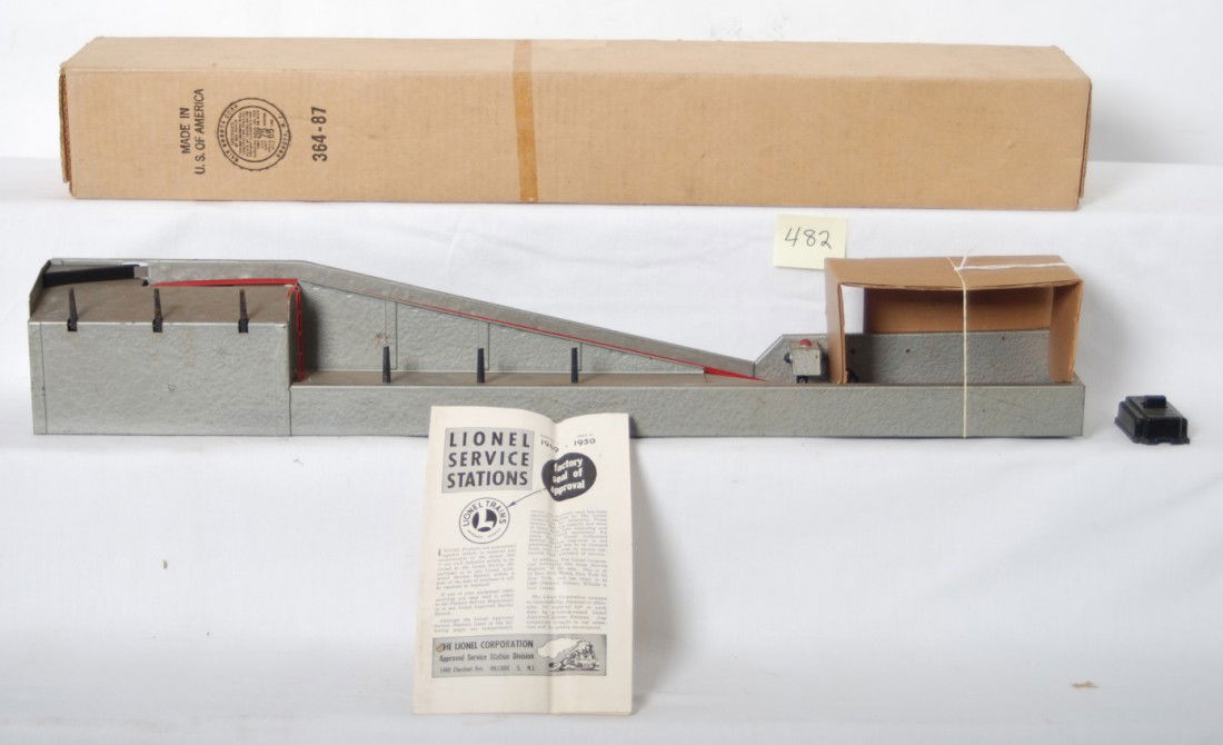 Lionel 364 lumber loader in OB w/insert, 364C...: Postwar Lionel O gauge 364 lumber loader in original box with insert, service stations pamphlet and 364C control switch, C7. Box has some pencil writing, otherwise C7+.