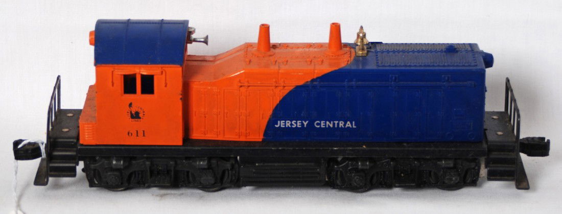 Lionel 611 Jersey Central switcher: Lionel postwar O gauge 611 Jersey Central switcher, hairline at front screw, needs cleaned, C6.