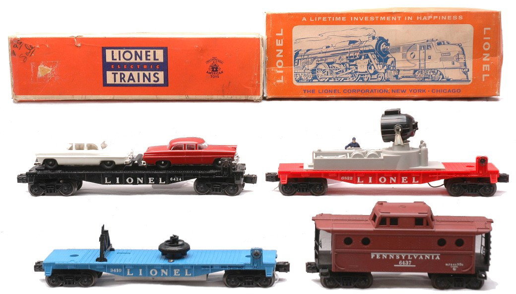 Lionel Freight Cars 6424 6822 Boxed 3410 6437: Lionel postwar freight cars including; 3410 helicopter flatcar missing the helicopter, 6424 flatcars with two cars, 6822 night crew searchlight car and a 6437 Pennsylvania porthole caboose. The 6424 i