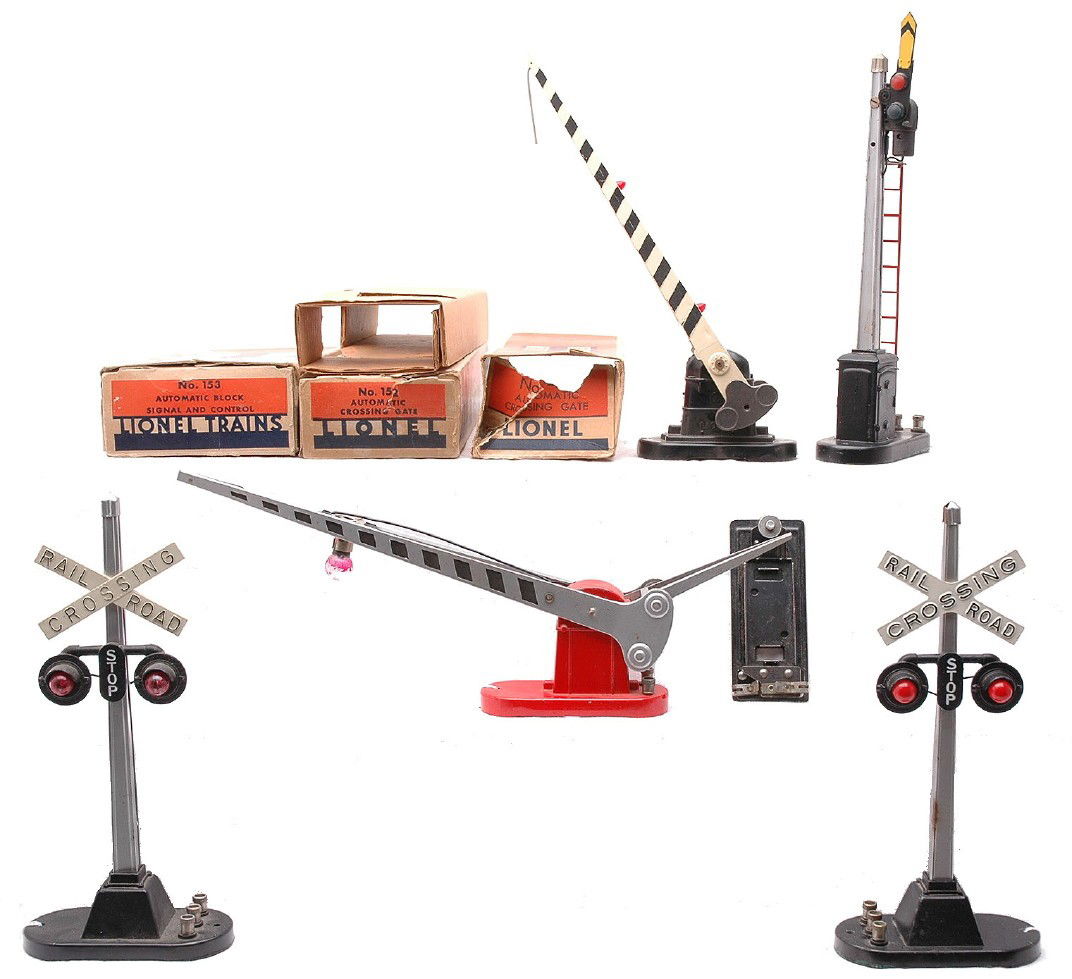 Lionel Accessories 151 152 153 153 252 OBs: Lionel postwar accessories; 151 automatic semaphore, 152 automatic crossing gate with original cardboard insert in OB, two 153 automatic block signals and controls, one in an OB and a 252 automatic cr