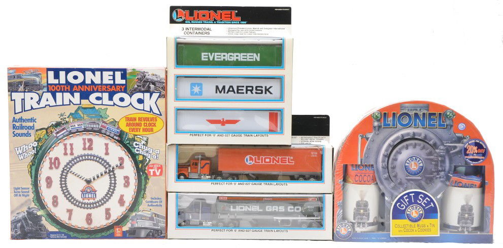 Lionel 12725 12739 12805 Clock & Gift Set MIB: Lionel 12725 tractor and trailer, 12739 tractor and trailer and a 12805 three Intermodal containers all in OBs. Also included is a Lionel 100th Anniversary 1900-2000 train clock in OB and a collectibl