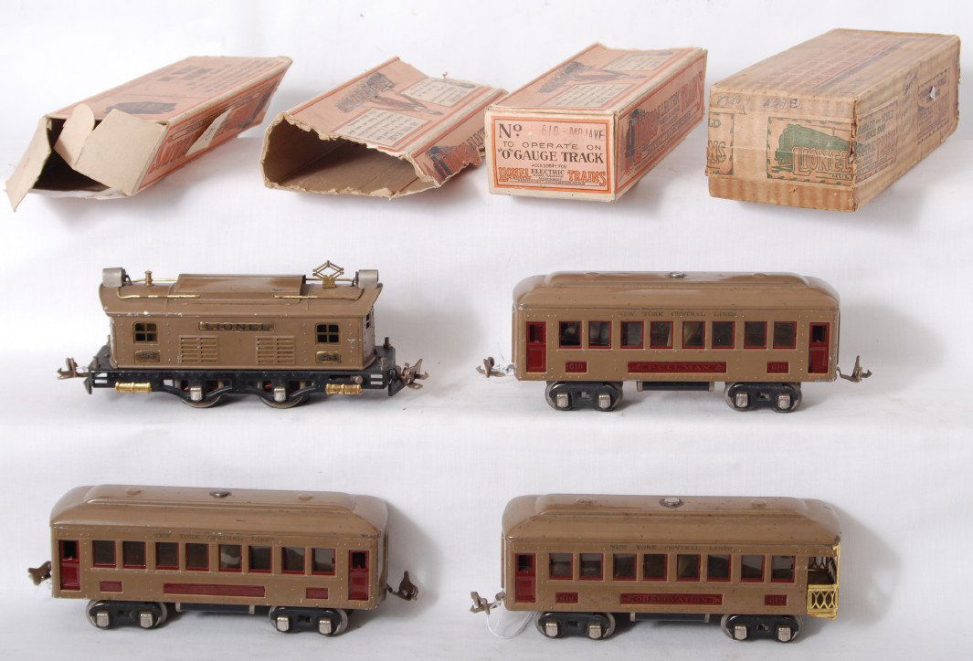 Lionel 253, 610, 610, 612 passenger trains in OB: Prewar Lionel O gauge 253 electric locomotive and two 610 Pullmans and 612 observation, passenger trains in original boxes, C6. Boxes have missing flaps.