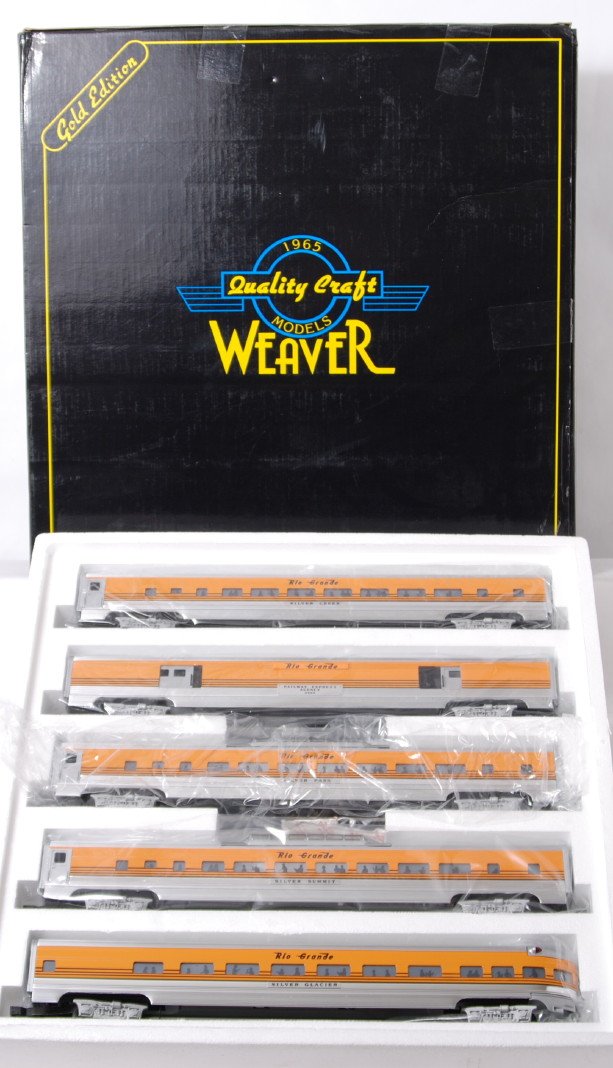 Weaver 20 inch Rio Grande aluminum passenger set: Weaver modern O gauge Rio Grande 20 inch aluminum five car passenger set in OB. Cars are C8 condition with run time. OB has wear and clear packing tape.