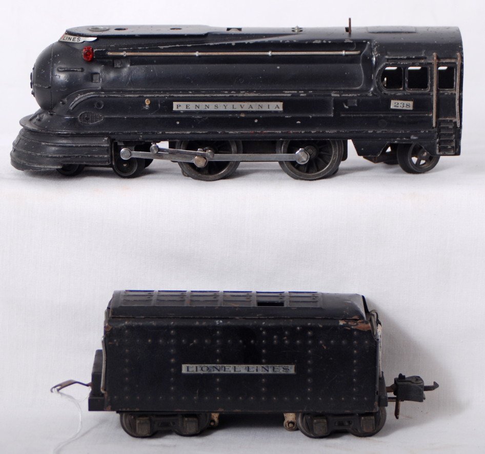 Lionel 238 Pennsylvania streamline with 2225W ten: Prewar Lionel O gauge 238 Pennsylvania streamline steam locomotive with 2225W tinplate whistle tender, C6.