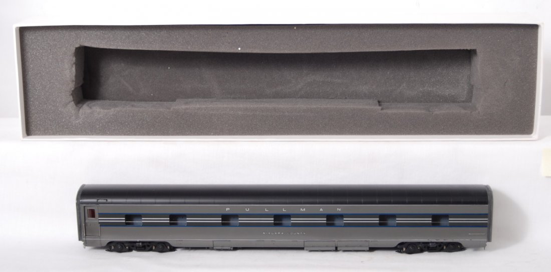Lionel 651221 Smithsonian NYC Niagara sleeper: Lionel modern O Gauge Smithsonian Collection New York Central 20th Century Limited scale passenger car in OB. This car is the 651221 Niagara County sleeper. Car was displayed C9 condition however one 