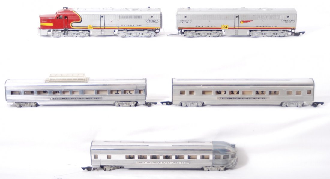 American Flyer 360, 364, 661, 662, 663 S.F. passe: Postwar American Flyer S gauge 360 and 364 Santa Fe Alco PA-PB diesel locomotives with 661 coach, 662 vista dome, and 663 observation passenger cars. 662 is missing some screws and a coupler, warped w
