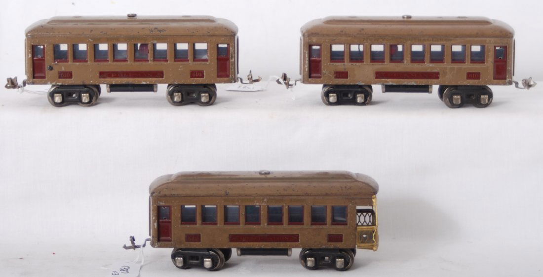Lionel 610, 610, 612 O gauge illuminated passenge: Prewar Lionel O gauge illuminated passenger cars, two 610 Pullman coaches, and a 612 observation, one 610 has screw in a side near a door, otherwise C6.