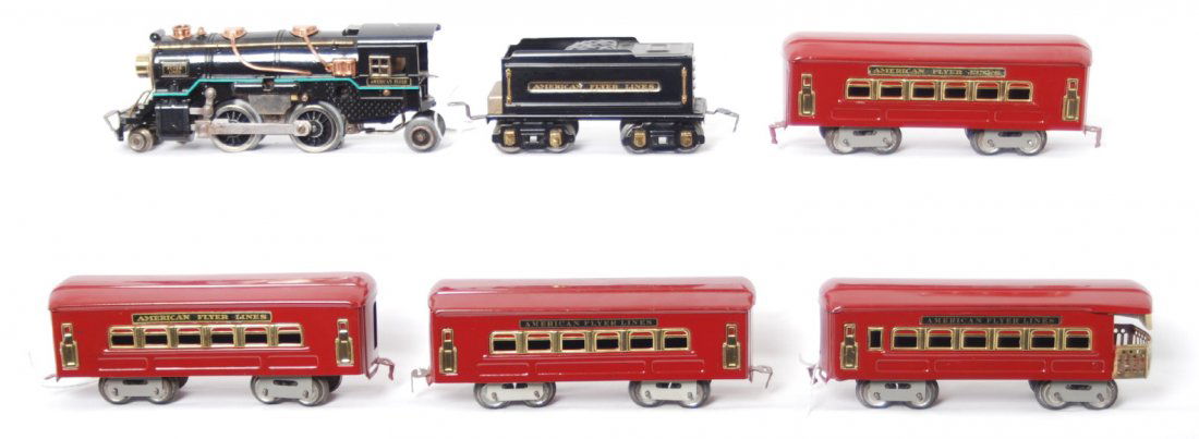 American Flyer O ga. steam loco and passenger cars: Prewar American Flyer O gauge steam locomotive with tender and four passenger car, restored to look C7-8.